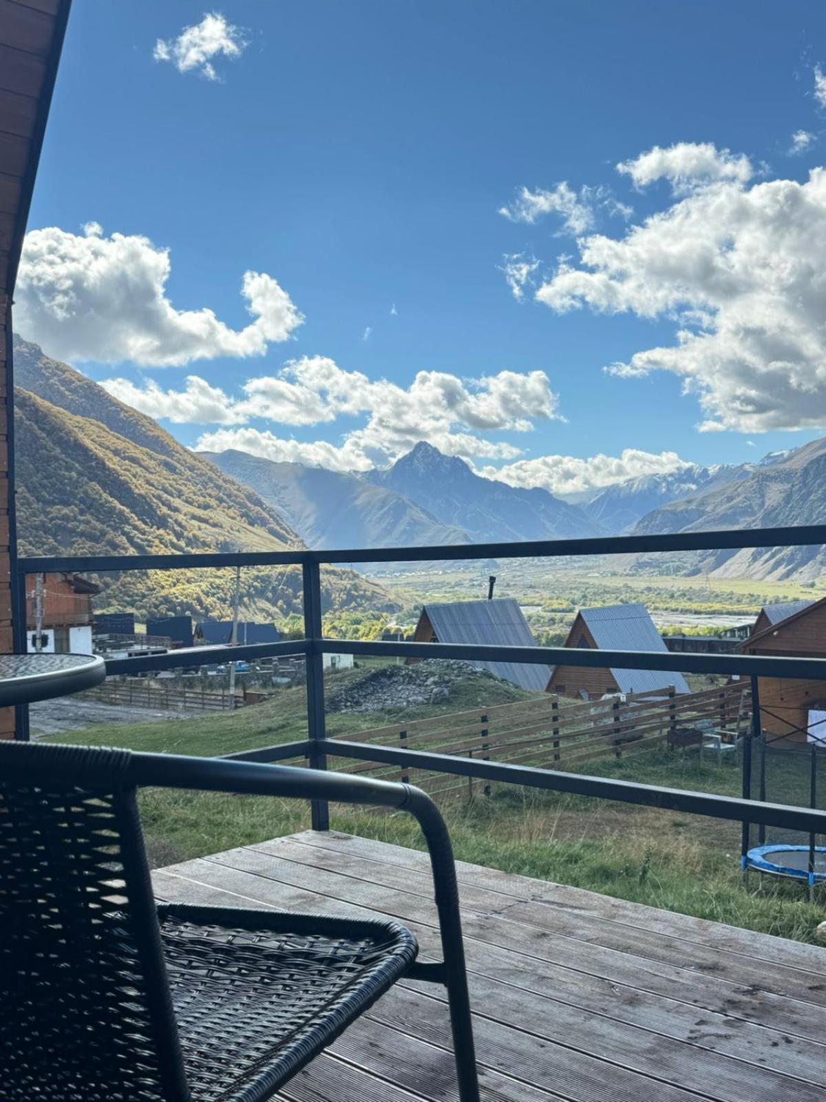 Misty Rocks Kazbegi Apartamento Exterior foto